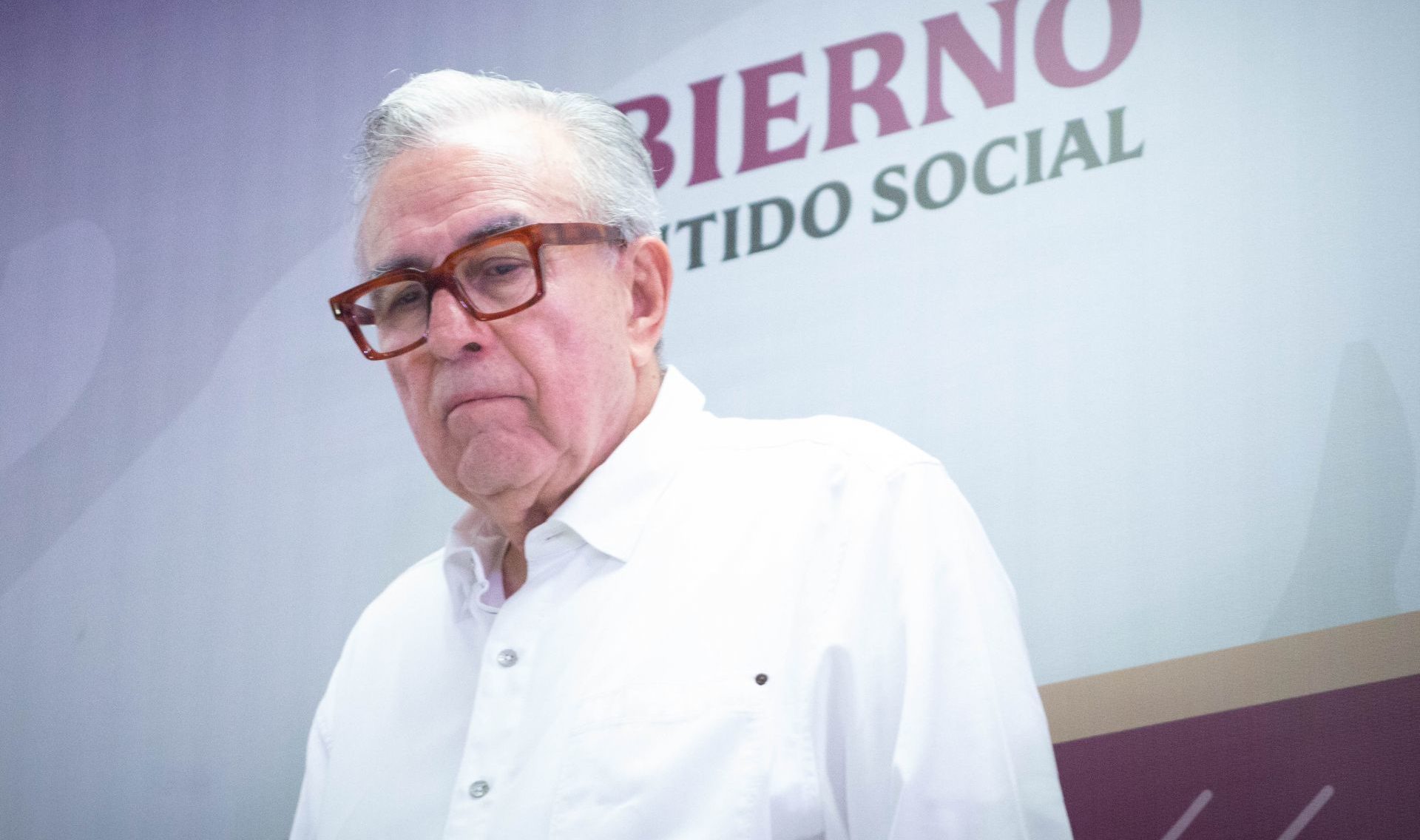 Tres gobernadores en menos de cinco días reflejan la crisis política de Sinaloa, en un momento de contracción económica, pérdida de empleos y menor certidumbre para invertir.